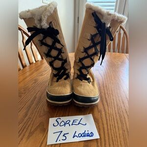Sorel Tan Boots with Black Accents. Ladies 7.5   Great shape
